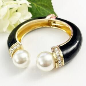 NEW Chico's Faux Pearl Hinge Bracelet in Black